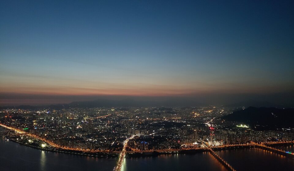 Seoul Night View Best Time — Han River blue hour Seoul night skyline