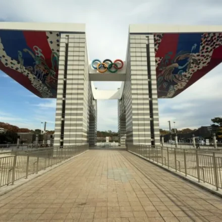 Seoul Olympic Park guide for foreigners — World Peace Gate with autumn foliage