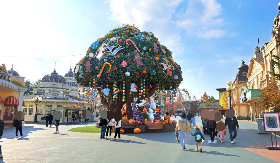 Everland Magic Tree night view — Yongin Everland theme park Korea