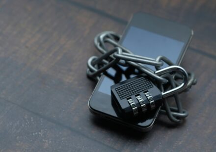 Foreigner privacy protection — smartphone padlock data security