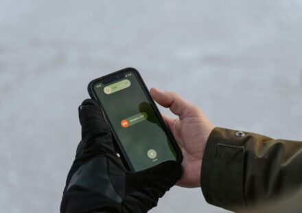 Korea emergency alert text response foreigner guide smartphone