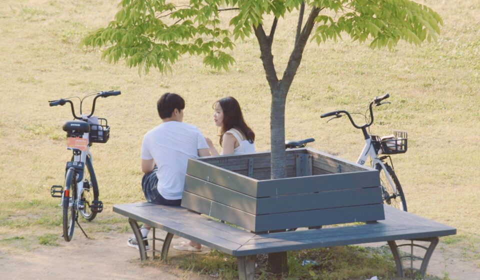 Korean dating culture differences guide — couple in a Seoul park
