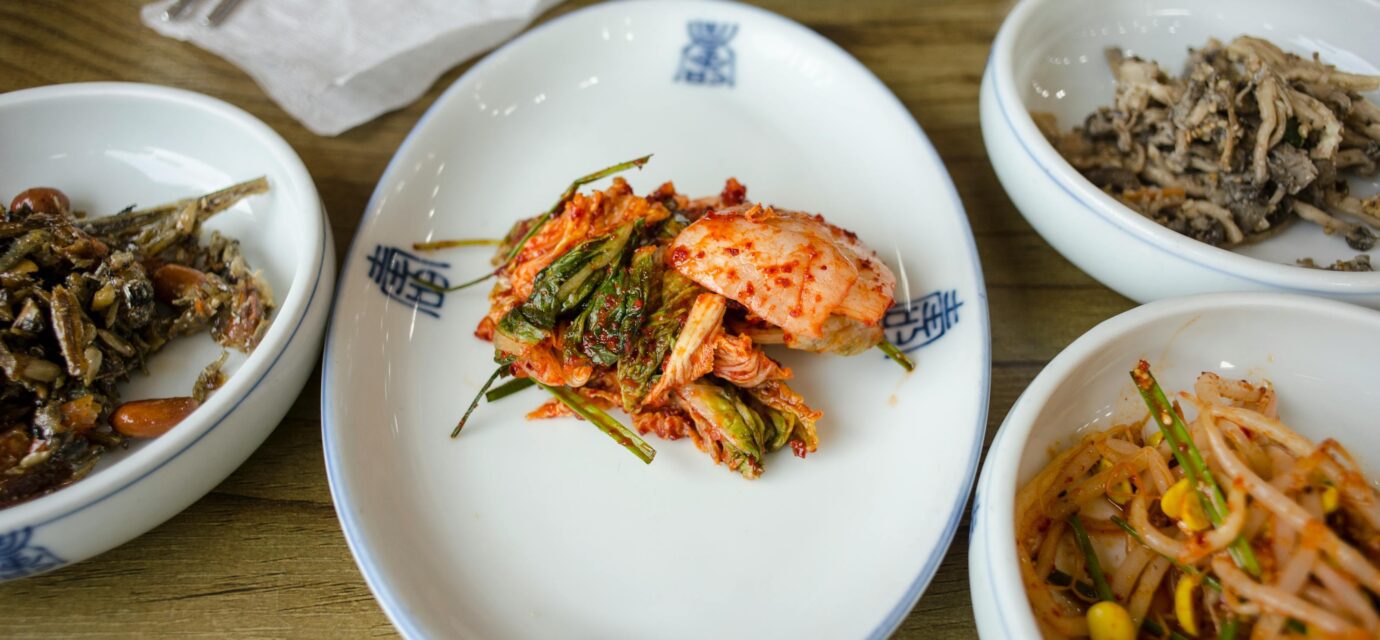 Korean restaurant etiquette — banchan side dishes and shared dining table