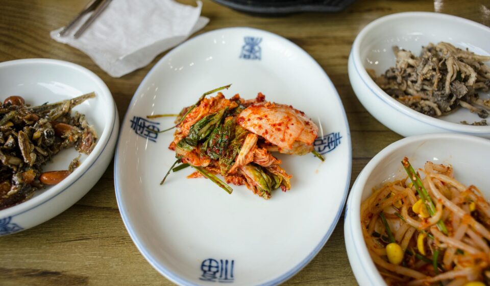 Korean restaurant etiquette — banchan side dishes and shared dining table