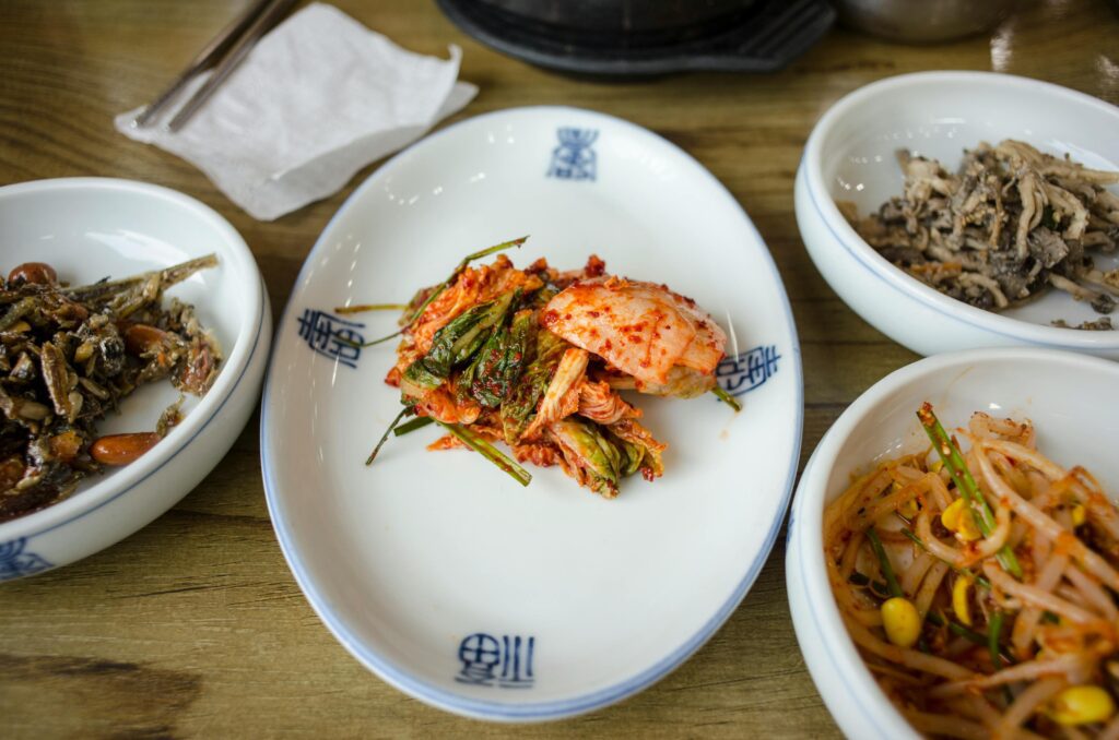 Korean Restaurant Etiquette: Bell, Banchan, Solo Dining & Payment (2026)