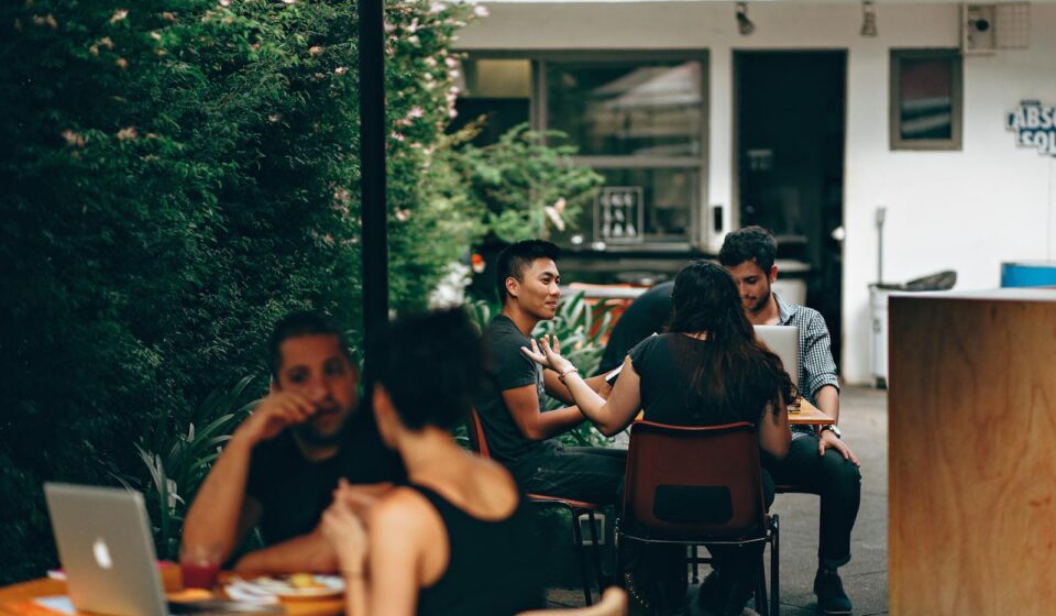 how to make Korean friends as a foreigner — group meetup