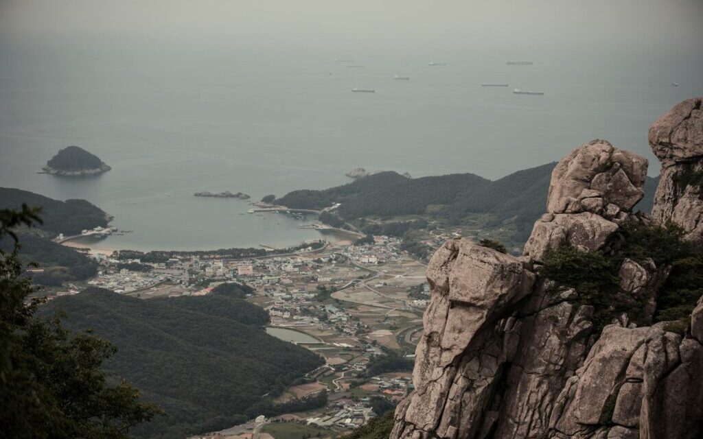 Namhae Sangju Songjeong Beach summer holiday course - emerald sea coastline view