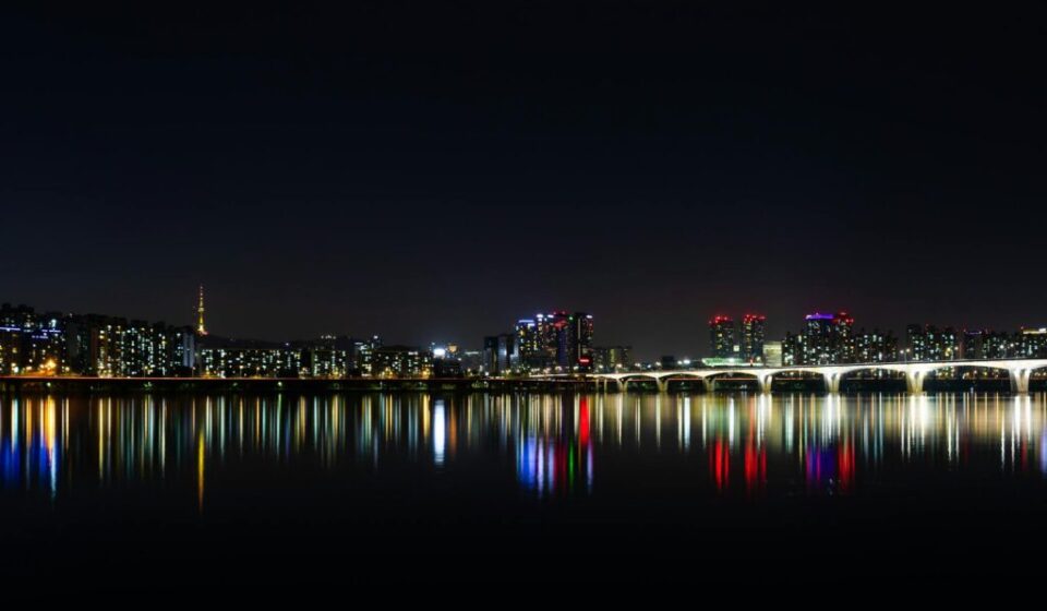 Han River activities — Seoul Han River and downtown night view panorama