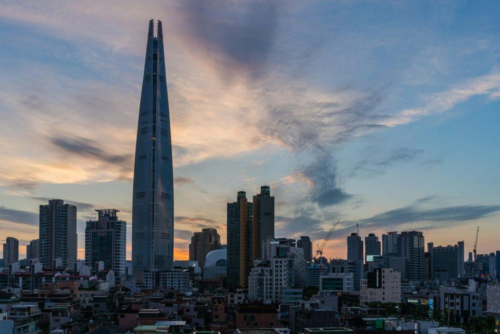 Jamsil Family Day Trip Course: A 1-Day Lotte World, Seokchon Lake & Seoul Sky Guide featured image