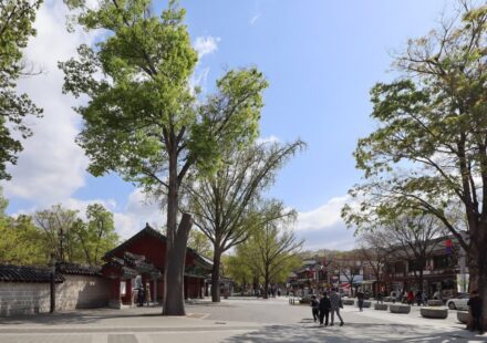 Jeonju Gyeonggijeon Hyanggyo walk — main hall exterior of the royal portrait shrine