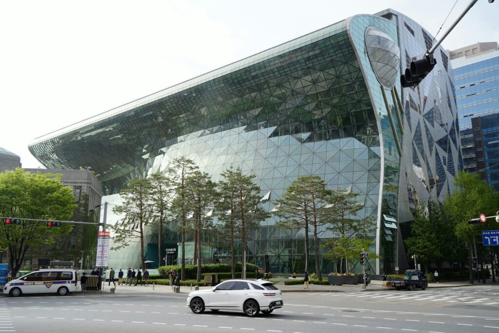 K-drama filming locations — Seoul Gwanghwamun street scene