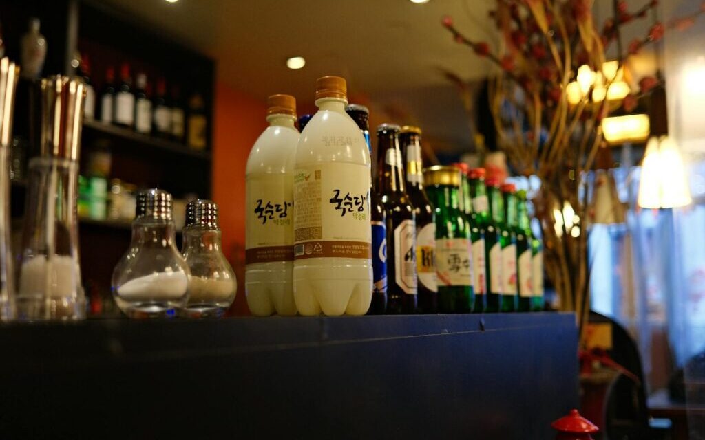 Makgeolli soju beginner guide - Korean traditional drinks