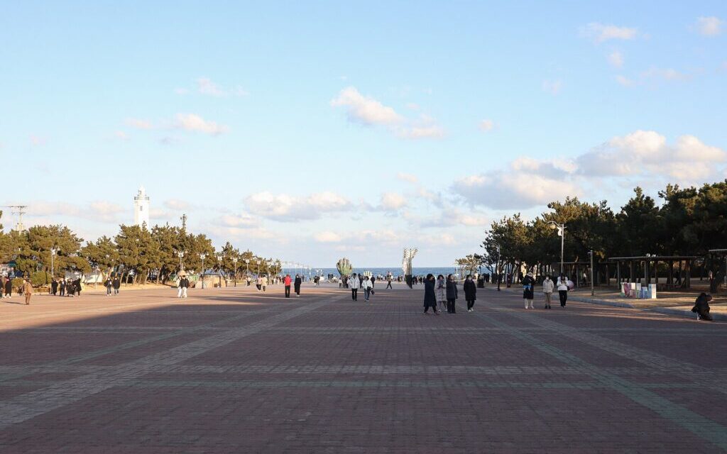 Pohang Homigot sunrise course Hands of Harmony at dawn