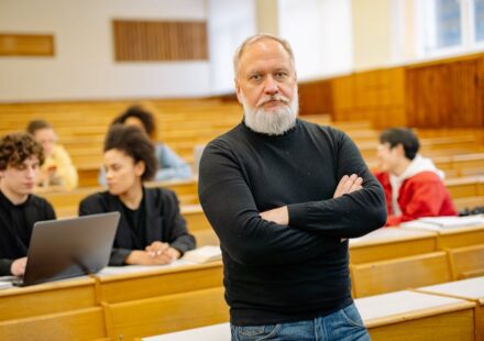 How to communicate with professors in Korea — international student meeting a Korean university professor
