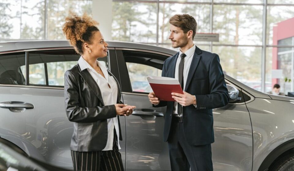 Used car fake listing inspection by foreign buyer and Korean dealer