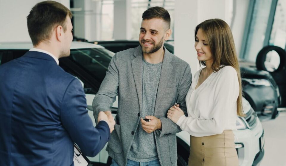 Used car vs new car — Korean dealership consultation scene
