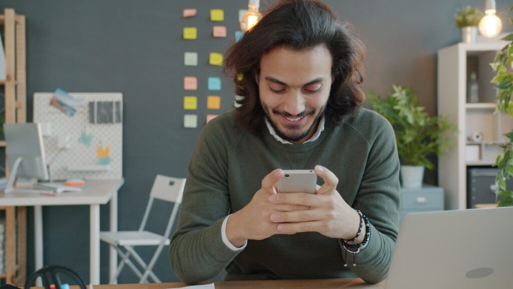 Korean workplace communication — KakaoTalk messaging
