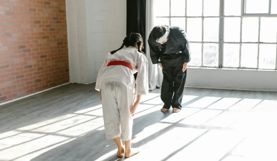 Korean Bowing Etiquette featured image