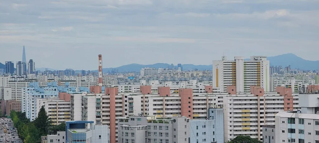 Korean Housing Types Comparison Guide: Apartments, Officetels, Goshiwons & Sharehouses featured image