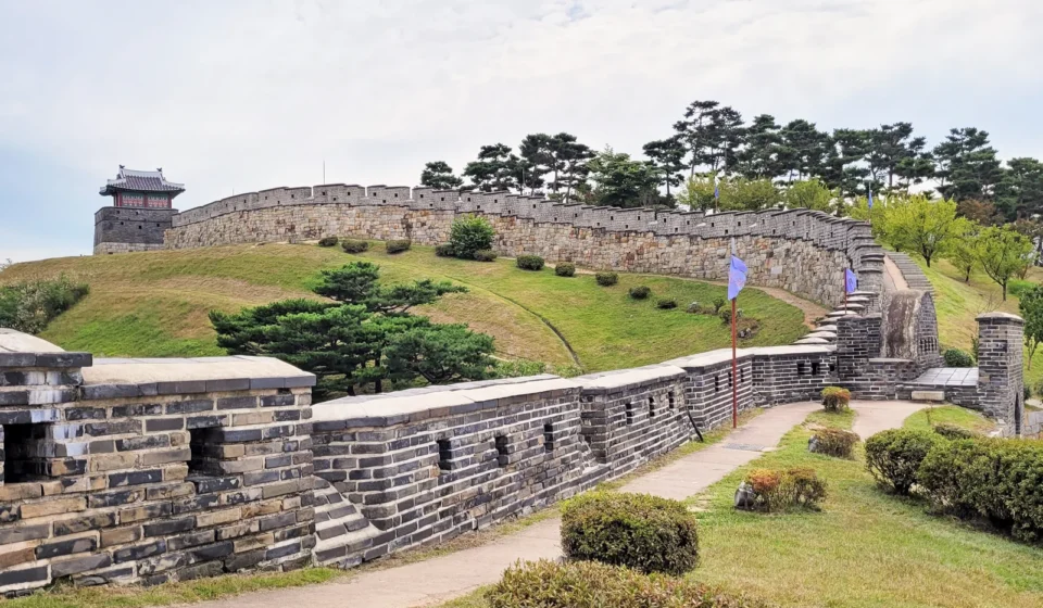 Walking route along the walls of Suwon Hwaseong Fortress