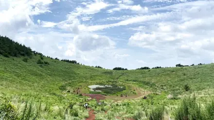 WeBring visual for Top 10 Jeju Oreum Hiking Trails by Difficulty: Beginner to Advanced Guide